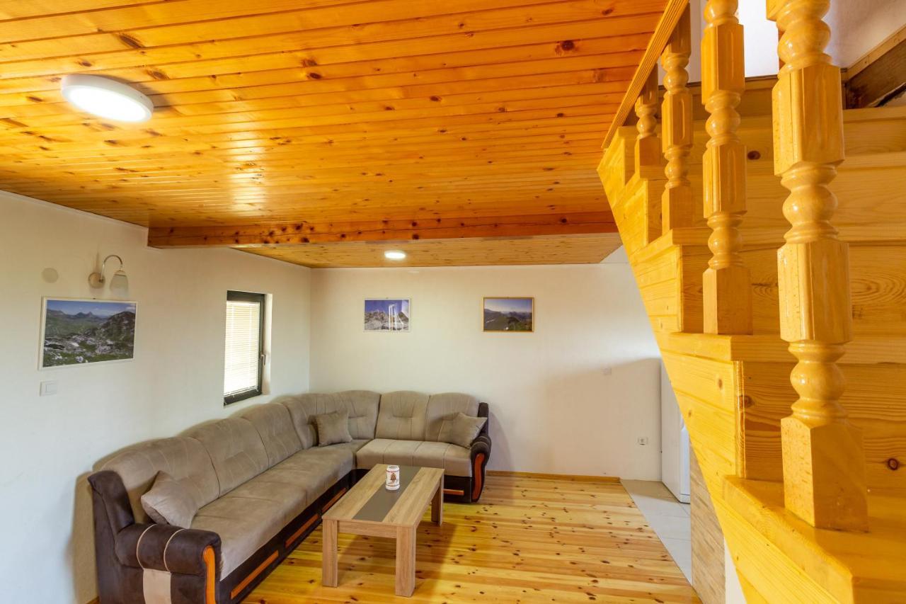 Guesthouse Wolf Žabljak エクステリア 写真