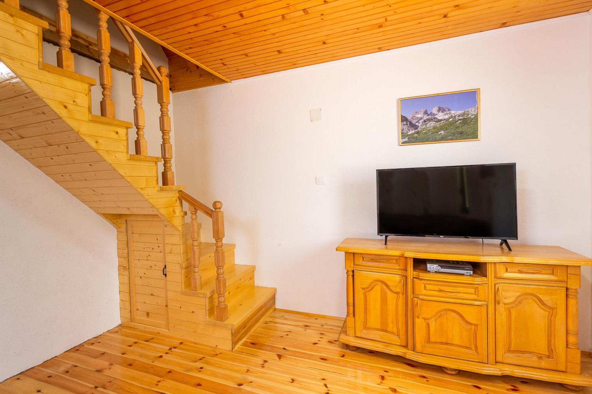 Guesthouse Wolf Žabljak エクステリア 写真